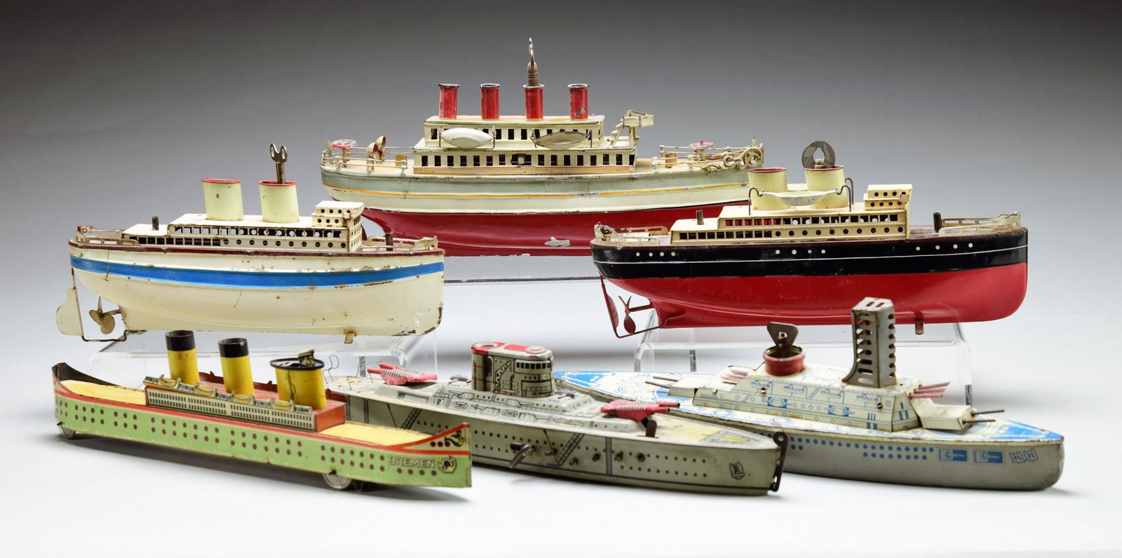 GROUP OF SIX TIN TOY BOATS. (1 of 1)