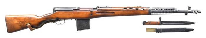 WWII RUSSIAN SVT-40 SEMI AUTO RIFLE.