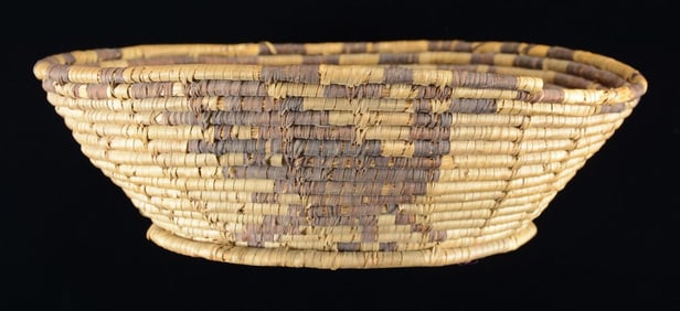 SOUTHWESTERN WOVEN INDIAN BOWL WITH BIRD MOTIFS.
