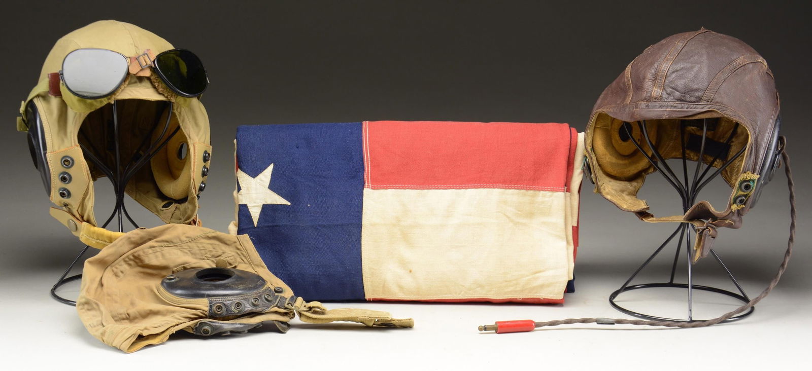 US 48 STAR FLAG & 3 FLIGHT HELMETS.: This lot includes 1 large 67"x 115" American flag of 48 stars. The hoist has a tag that reads "DEFIANCE REG. U. S. PAT. OFF. 2 PLY. MOTH PROOF BUNTING". / 1 Leather flight helmet, complete with earpho