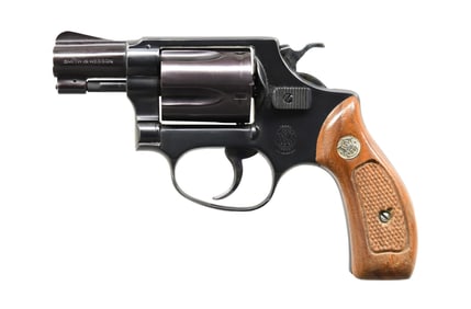 SMITH & WESSON MODEL 36 DA REVOLVER.