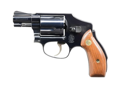 SMITH & WESSON MODEL 40 DA REVOLVER.