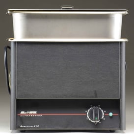 L&R QUANTREX 210 ULTRASONIC CLEANER.