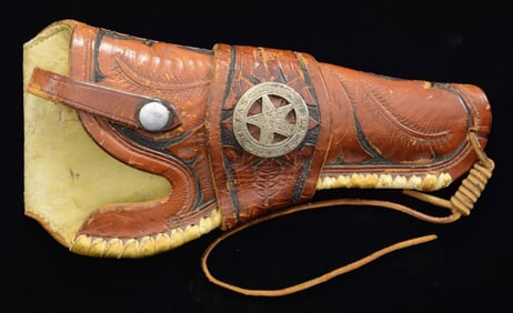 UNMARKED TOOLED LEATHER HOLSTER.