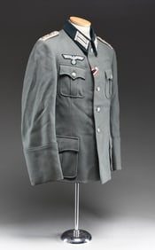 WWII GERMAN DRESS TUNIC FOR AN ARMY CAPTAIN.