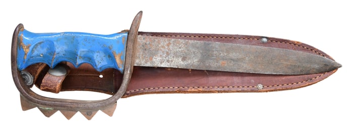 U.S. WORLD WAR II THEATER MADE KNUCKLE KNIFE WITH