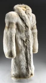 EXQUISITE CANADIAN COYOTE FUR COAT.