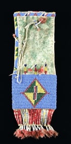 NATIVE AMERICAN BEADED PIPE BAG.