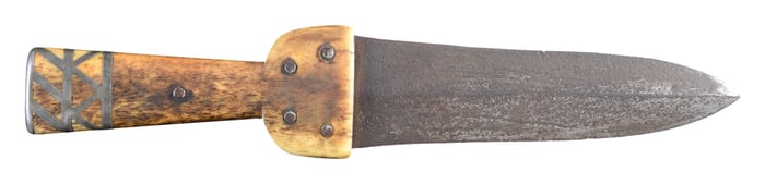 NATIVE AMERICAN DAG-STYLE BELT KNIFE.