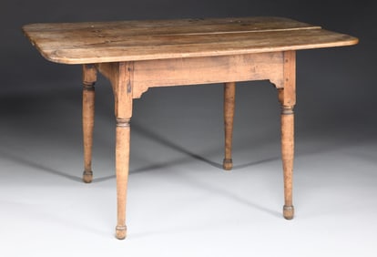 AN AMERICAN QUEEN ANNE MAPLE AND BIRCH TAP TABLE.