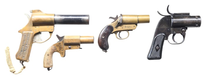 GROUP OF 4 VINTAGE AND ANTIQUE FLARE GUNS.