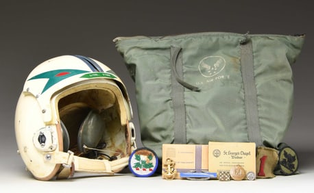 US FLIGHT HELMET, VARIOUS US INSIGNIA AND MORE.