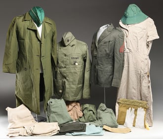 LARGE GROUP OF US MILITARY FEMALE UNIFORMS.