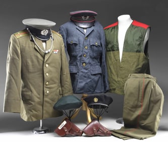 VARIOUS FOREIGN MILITARIA.
