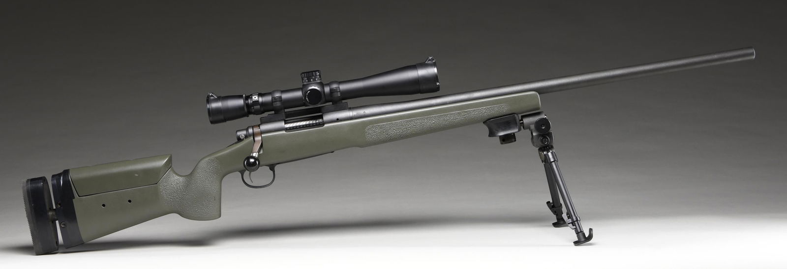 REMINGTON MODEL 700 .308 WIN. HEAVY BARREL BOLT: ACTION RIFLE. Cal. 308 Win. S# E6242798. Bbl. 26". Model 700 bolt action rifle mfg. by Remington. Bbl. and receiver show standard factory markings. Receiver, bbl., and bolt assembly exhibit a matte bl