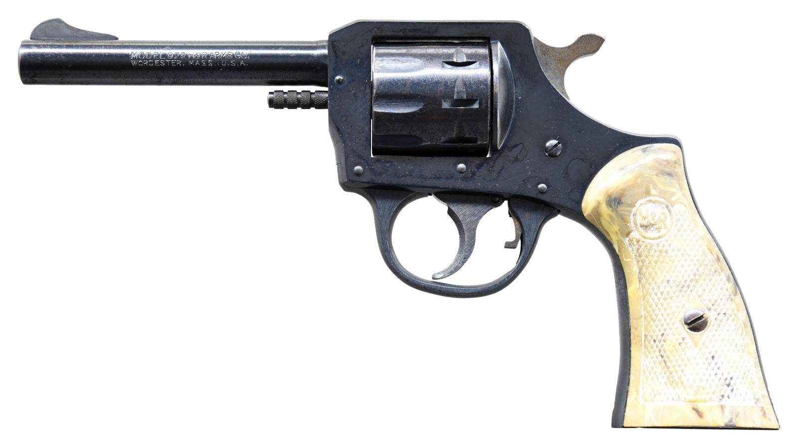 HARRINGTON & RICHARDSON MODEL 922 DOUBLE ACTION: REVOLVER. Cal. 22 LR. S# N81785. Bbl. 4". Model 922 double action revolver mfg. by Harrington & Richardson. Left side of the bbl. is marked with the model designation, as well as H&R's mfg. informatio