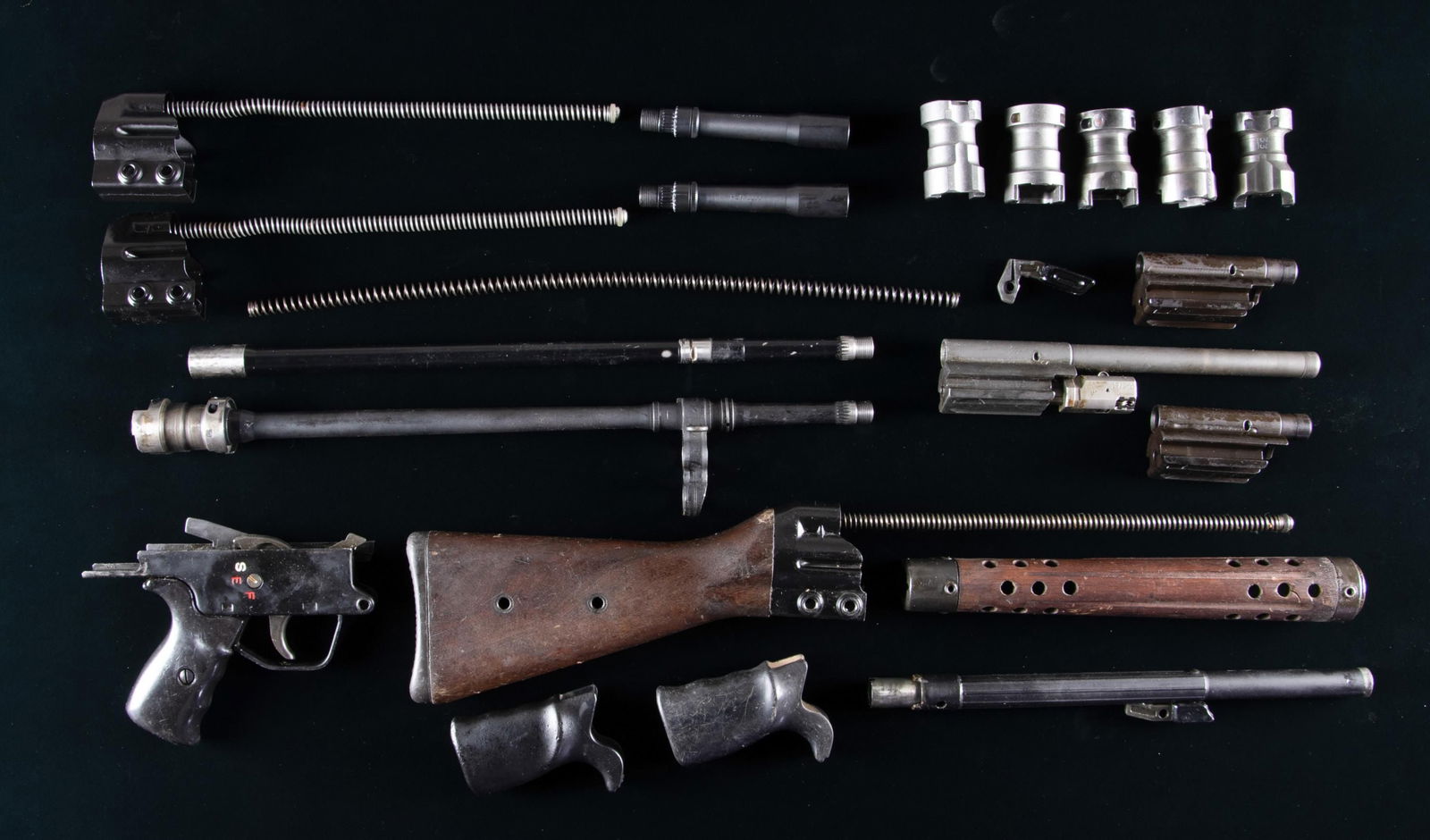 LOT OF ASSORTED HECKLER & KOCH HK91 / G3 PARTS: & ACCESSORIES. Lot of assorted Heckler & Koch HK91 / G3 parts and accessories, with highlights including: 1) HK91 / G3 black enamel finished "S", "E", "F" marked trigger pack housing with full auto tr