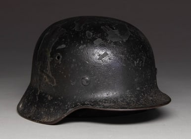 GERMAN WWII M40 STEEL HELMET.