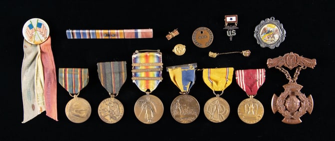 WWI & WWII US MEDALS, PINS & RIBBONS.