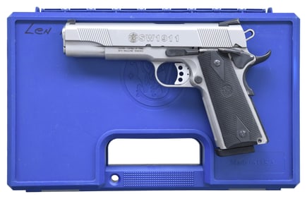 SMITH & WESSON SW1911 SEMI AUTO PISTOL. w/ CASE.