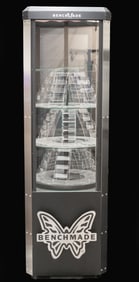 ATTRACTIVE BENCHMADE KNIFE RETAIL DISPLAY CASE.