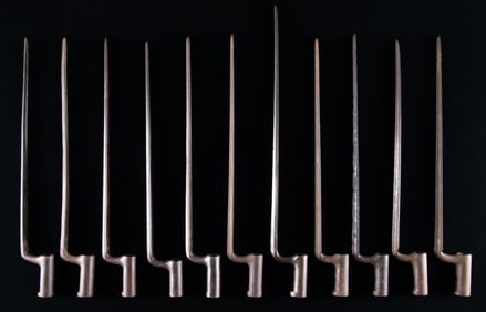GROUPING OF 11 18TH CENTURY U.S. MILITARY BAYONETS