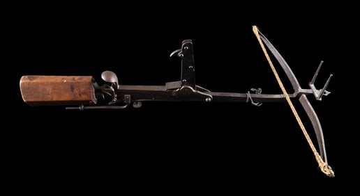 17TH TO EARLY 18TH CENTURY GERMAN STONE BOW OR