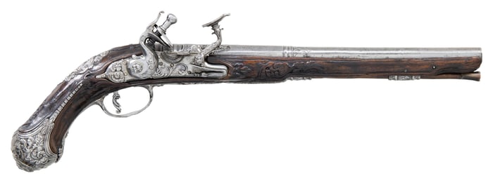 BEAUTIFULLY RELIEF ENGRAVED ITALIAN SNAPHAUNCE