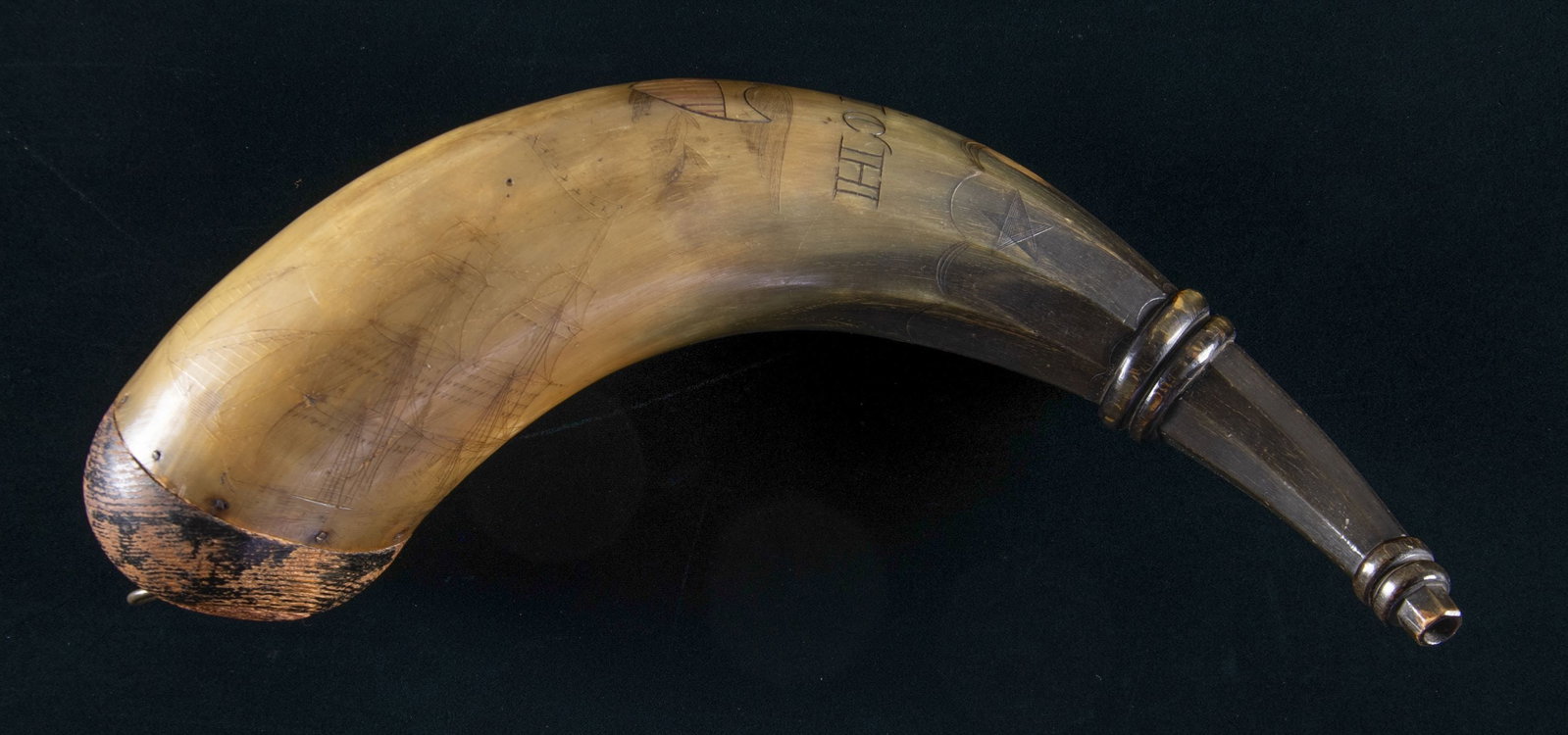 EARLY AMERICAN POWDER HORN WITH 2 MASTED: SAILING SHIP. A very fine 14" powder horn with a large rounded butt plug with a octagonal and turned spout. The horn is decorated with a finely done 4" 2-masted sailing ship and a willow tree. Further