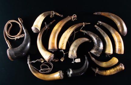 GROUP OF 14 VINTAGE POWDER HORNS.