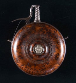 MID-17TH CENTURY GERMAN BURL WOOD POWDER FLASK.