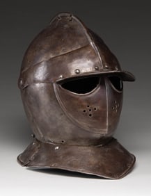 CLOSED BURGONET HELMET OF THE EARLY 17TH CENTURY.