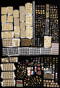 LARGE LOT OF MILITARY BUTTONS AND MEDALS.