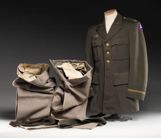 WORLD WAR II US ARMY OFFICER'S DRESS UNIFORM.