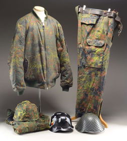 LARGE LOT OF ASSORTED MILITARIA & ACCESSORIES.