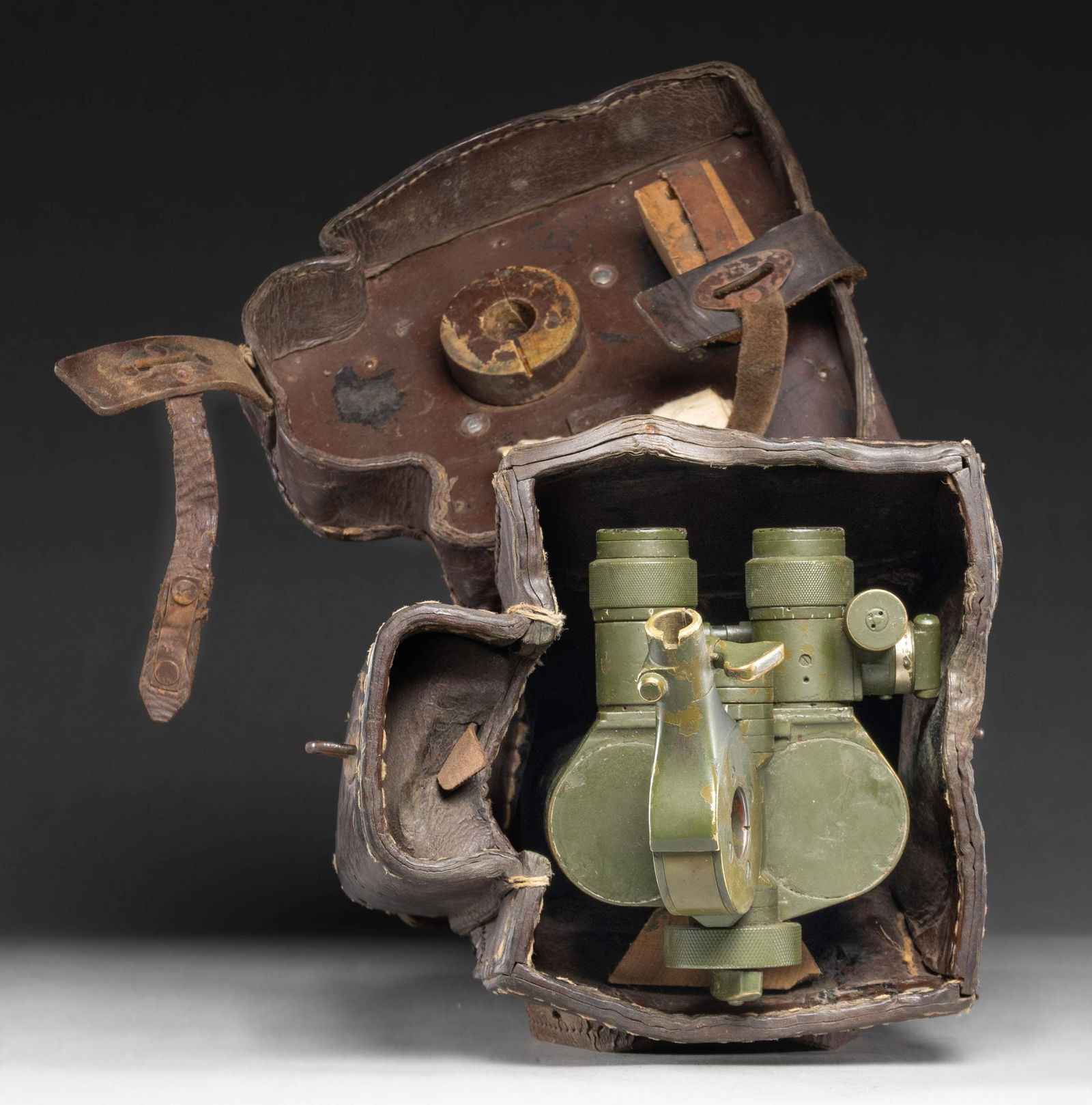 EMIL BUSCH ROMANIAN TRENCH BINOCULARS.: Trench periscope made by Emil Busch in Germany that appears to have Romanian markings. Metal has a green paint that appears to be period reapplied. Optics are dirty & may clean up better. UNATTACHED A