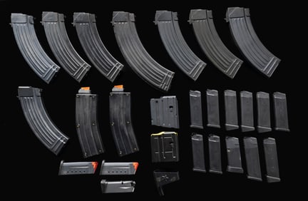 LOT OF ASSORTED RIFLE & PISTOL MAGAZINES.