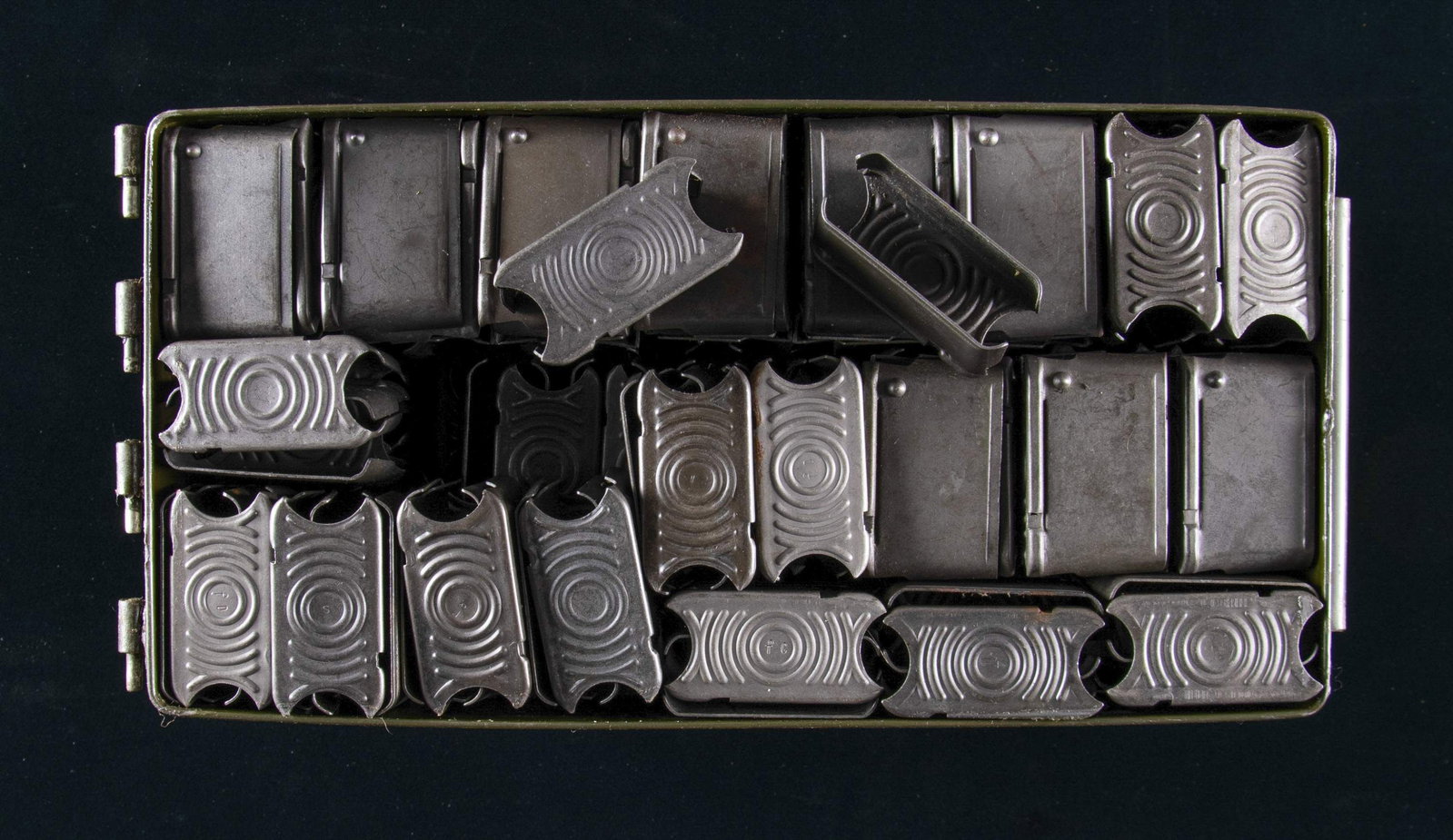 ABOUT 130 M1 GARAND 8-RD. EN-BLOC CLIPS.: This lot consists of about 130 varied M1 Garand 8-rd. en-bloc clips. Markings of clips are varied. Clips are housed in a USGI 50 Cal. ammo can. CONDITION: good to very good appearing serviceable. (02-