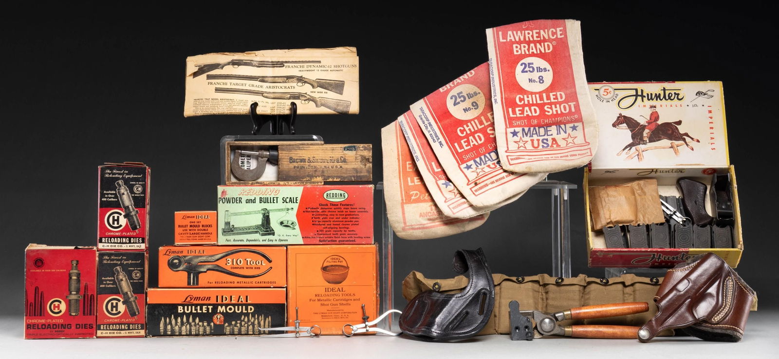 VINTAGE RELOADING TOOLS AND SHOOTING ACCESSORIES.: All very good to excellent in original boxes as noted. Vintage Redding powder scale with instructions (boxed). / Ideal melting pot (boxed). / Ideal 311413 bullet mold with handles (boxed). / Ideal 358