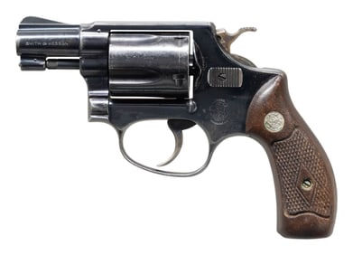 FLAT LATCH SMITH & WESSON MODEL 36 DA REVOLVER.