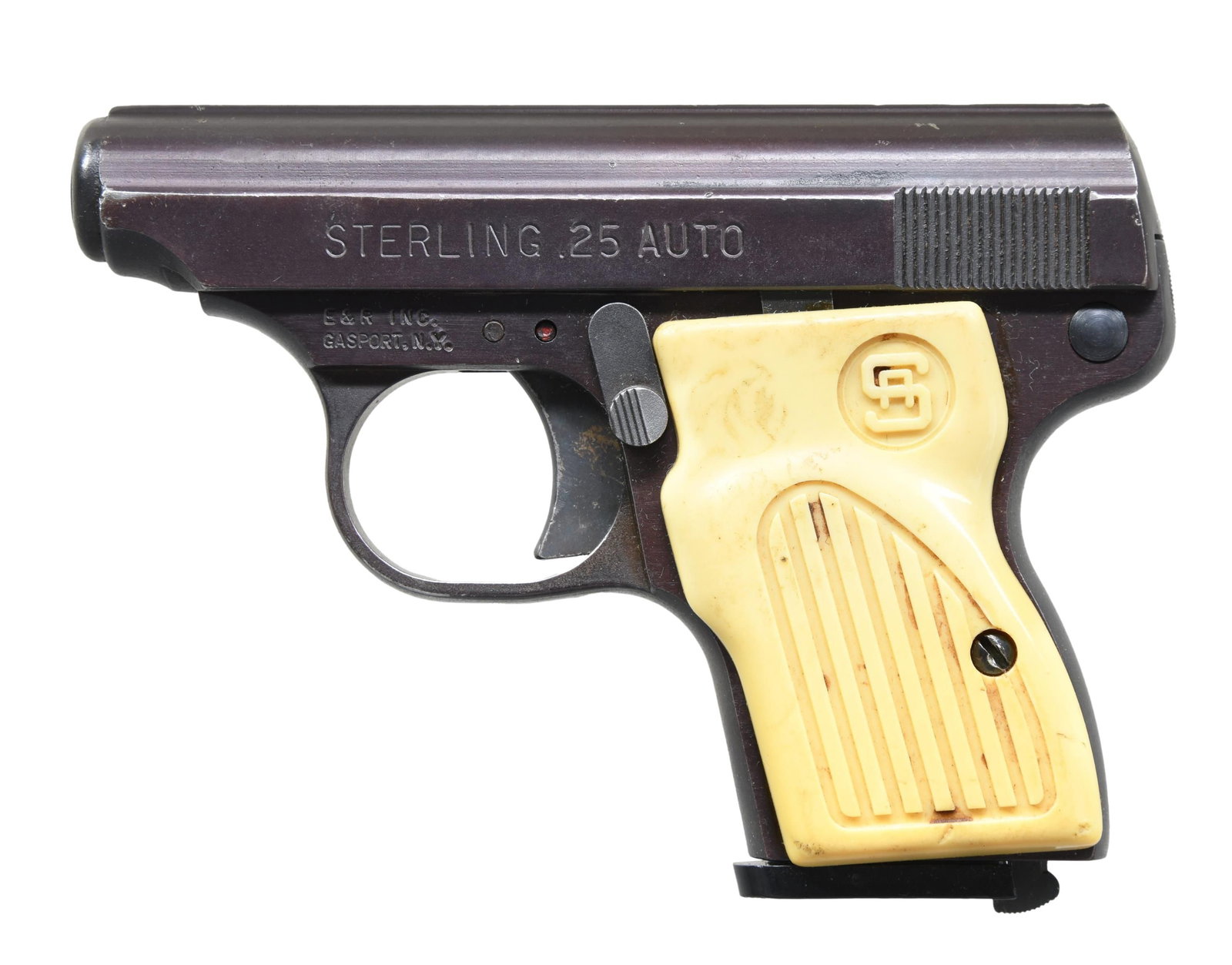 STERLING "25 AUTO" SEMI AUTO PISTOL.: Cal. 25 ACP. S# 004527. Mfg. by E&R Inc. as Model 300 in Gasport, NY 1978-1986. Bbl. 2.25". Blued finish. Two piece plastic grips. MAGS: 1 - 6 rd. CONDITION: good blue with handling marks & hand scrat