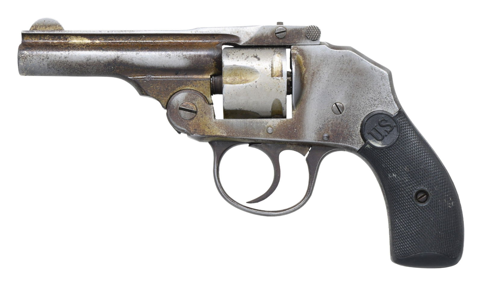 US REVOLVER CO. 32 AUTOMATIC HAMMERLESS REVOLVER.: Cal. 32 S&W. S# 40144. Brand name for Iver Johnson. Bbl. 3". Fixed sights. 5 shot cyl. 2 Piece hard rubber grips. CONDITION: metal is gray patina with pitting. Fair grips with large chip in right pane
