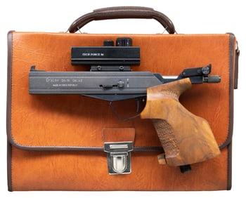 CZECH DRULOV DU-10 C02 PELLET PISTOL WITH LEATHER