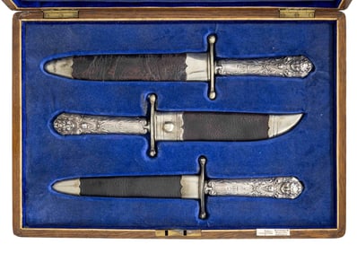 CASED SET OF 3 CUSTOM KNIVES.