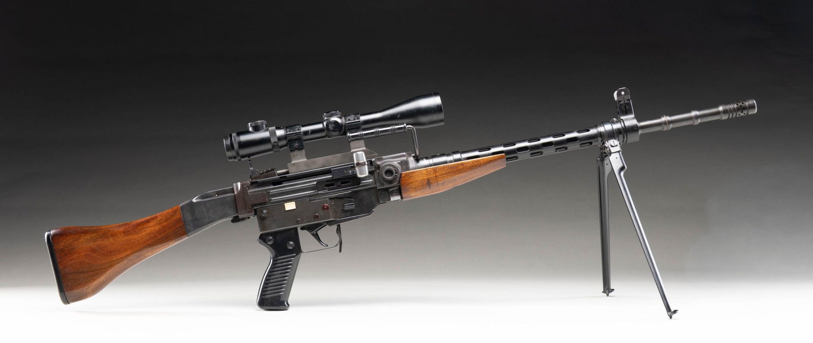 SCARCE & HIGHLY DESIRABLE SWISS SIG AMT: SEMI-AUTOMATIC RIFLE WITH SCOPE. Cal. 7.62x51mm. S# 20421. Bbl. 20". AMT semi-automatic rifle mfg. in Switzerland by SIG and imported by Tysons Corner. A commercial derivative of SIG's SG 510-4