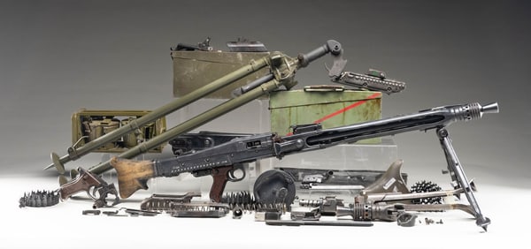 WELL ACCESSORIZED MG-42 GPMG DISPLAY GUN / PARTS