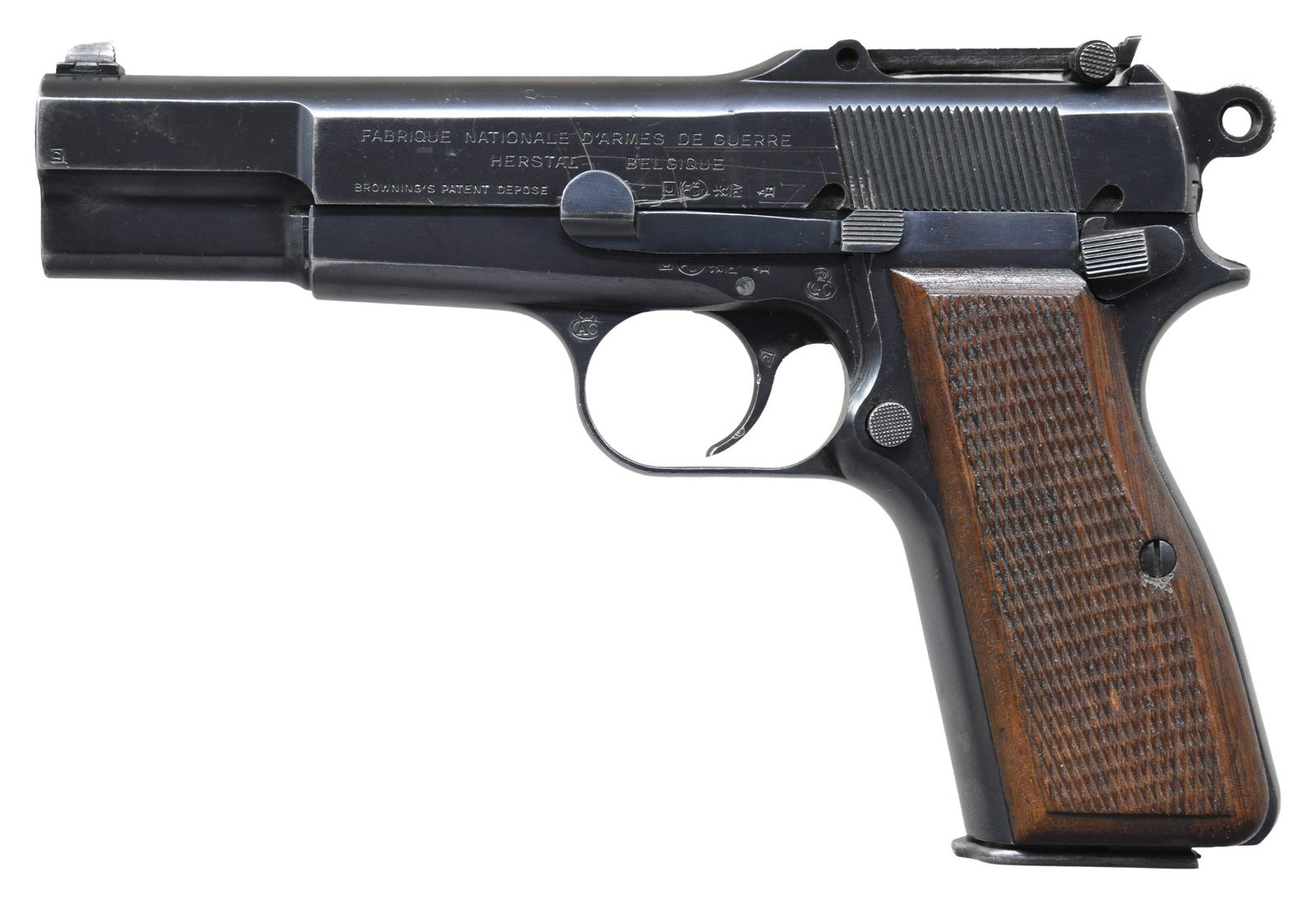 NICE BELGIAN ARMY CONTRACT FABRIQUE NATIONALE: HIGH POWER SEMI-AUTOMATIC PISTOL. Cal. 9mm Luger. S# 41735. Bbl. 4 5/8". High Power semi-automatic pistol mfg. by Fabrique Nationale under contract for the Belgian army, circa. 1939 to 1940. The left