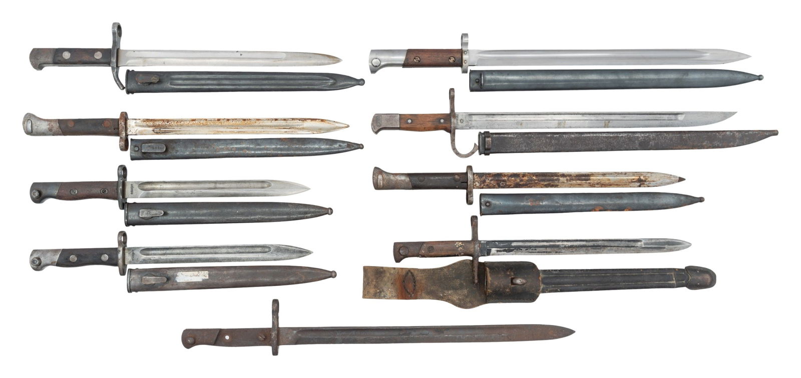 LOT OF ASSORTED FOREIGN MILITARY RIFLE BAYONETS. (1 of 2)