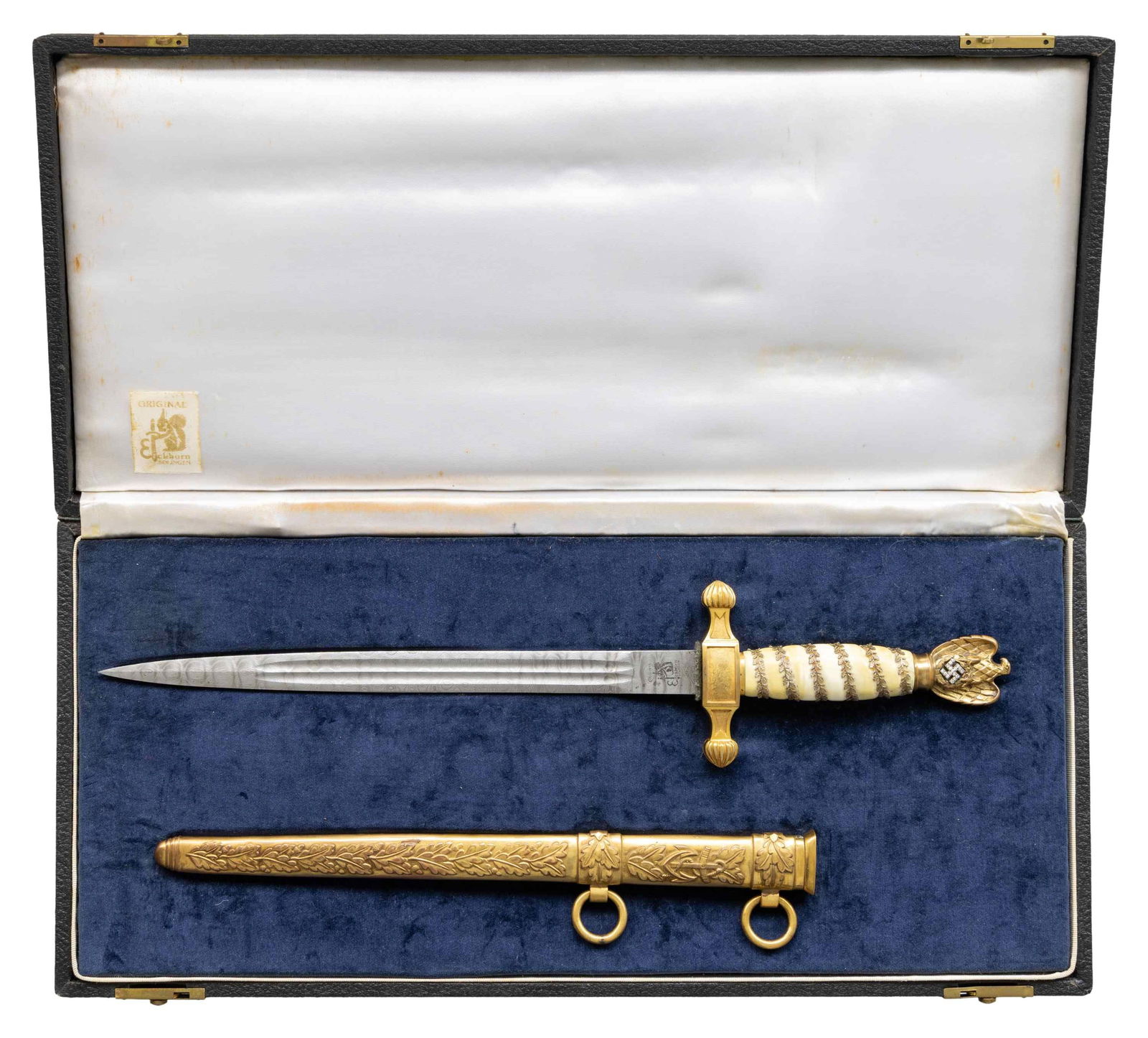 WWII GERMAN KREIGSMARINE HONOR DAGGER.: Overall length: 16 1/2". Blade length: 10 1/4". This is an example of an extremely rare WWII German Kreigsmarine Honor dagger with an interesting history. In the 1950s, then Major James P. Atwood was