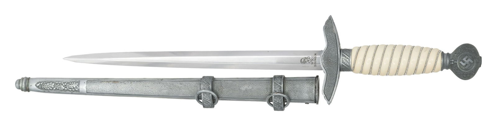 WWII GERMAN 2ND MODEL LUFTWAFFE DAGGER BY WKC. (1 of 3)